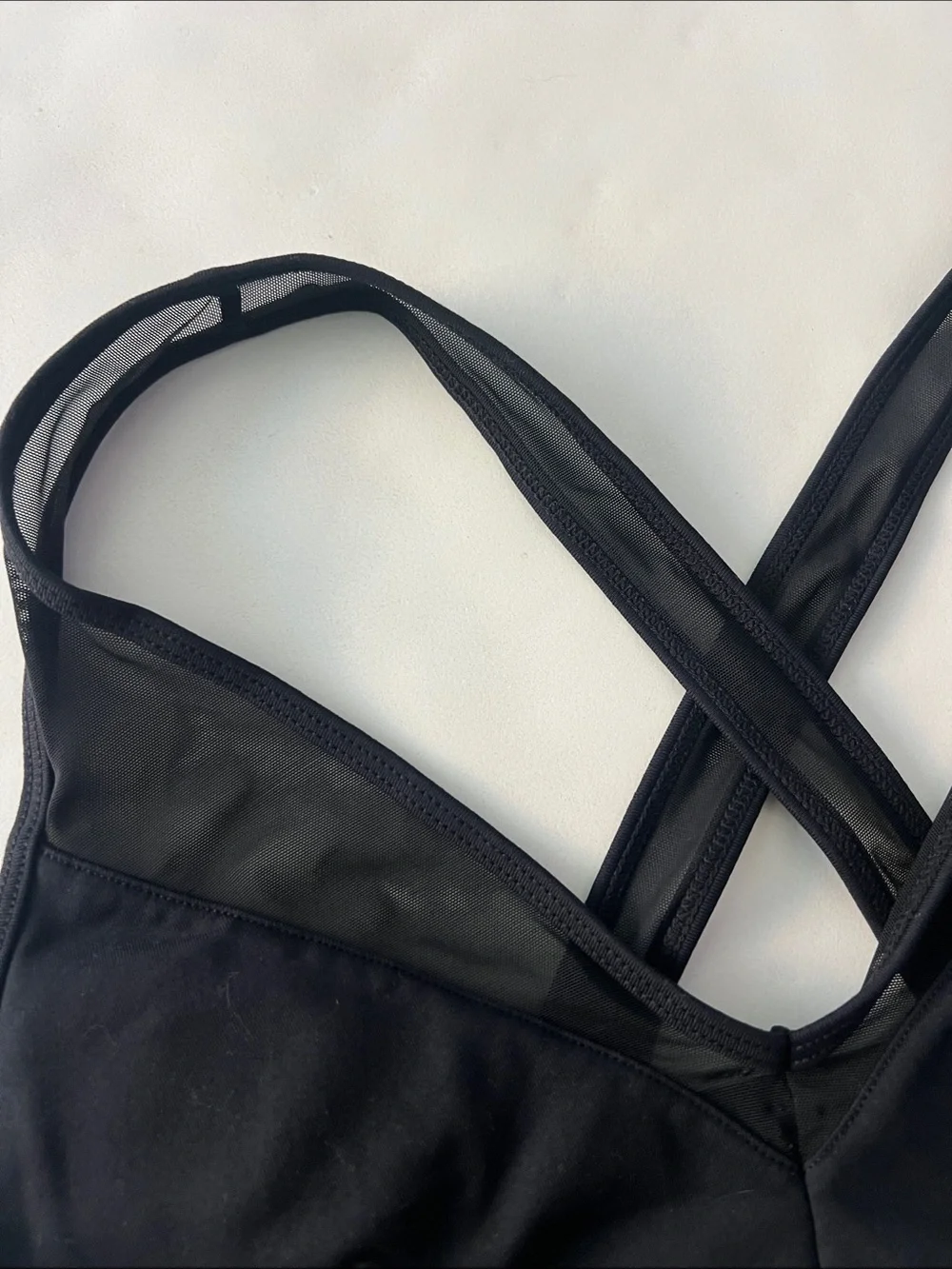 ALO YOGA Entice Sports Bra Mesh Crossback Strappy V Neck Small